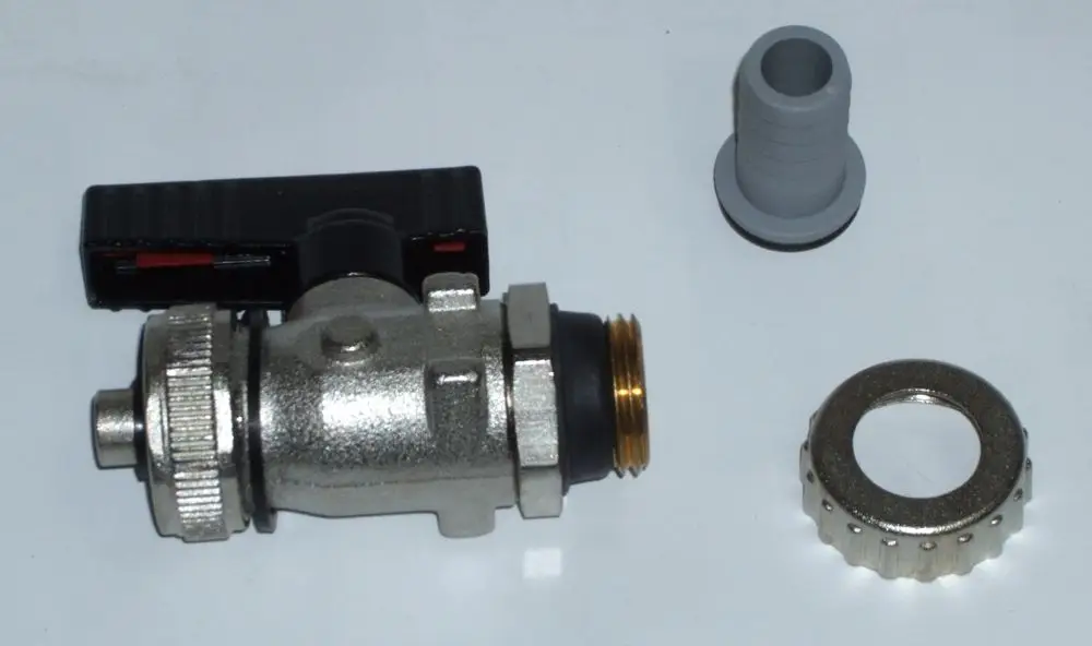 Daikin KFE-Hahn, Metallarmatur mit schwarzer Hebelvorrichtung, Verbinder, grauem Gummi-Element und schraubbarem Edelstahlring.
